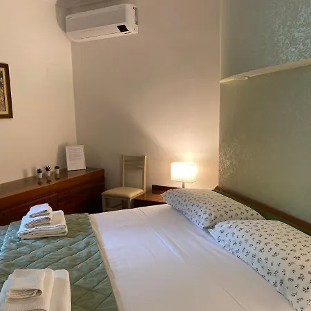 Oda ve Kahvaltı Paola 3*